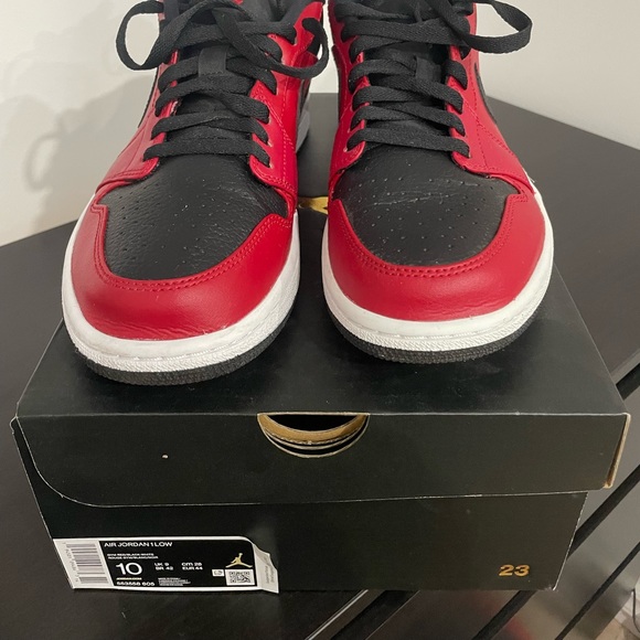 Nike Reverse Bred Jordan Low - Picture 3 of 4